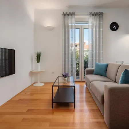 Lux Centre Apartment *